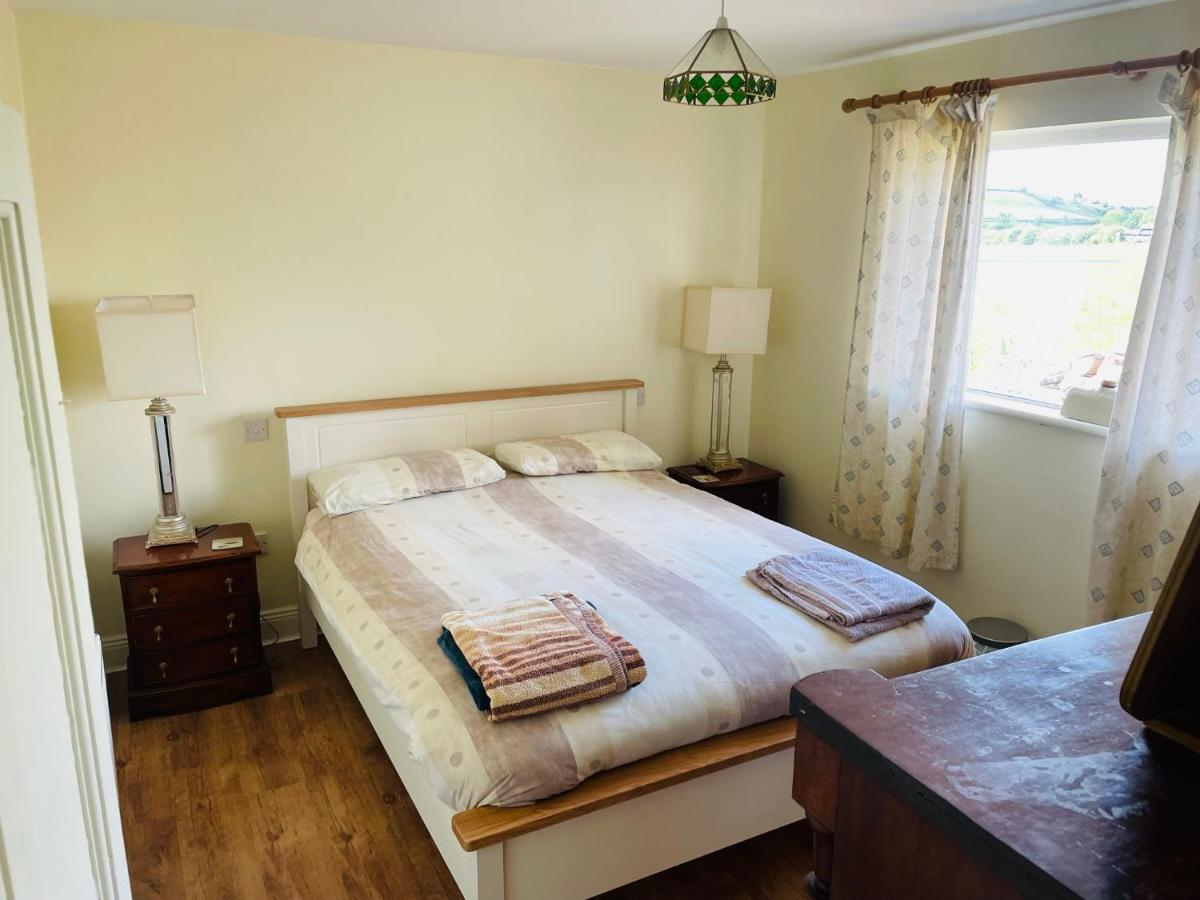 Cutteen Cottage Tulla Bagian luar foto