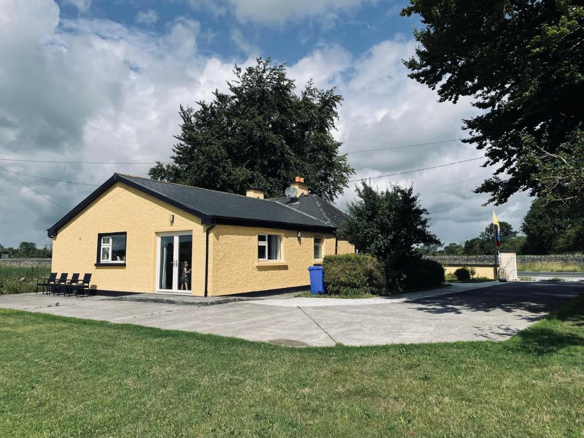 Cutteen Cottage Tulla Bagian luar foto