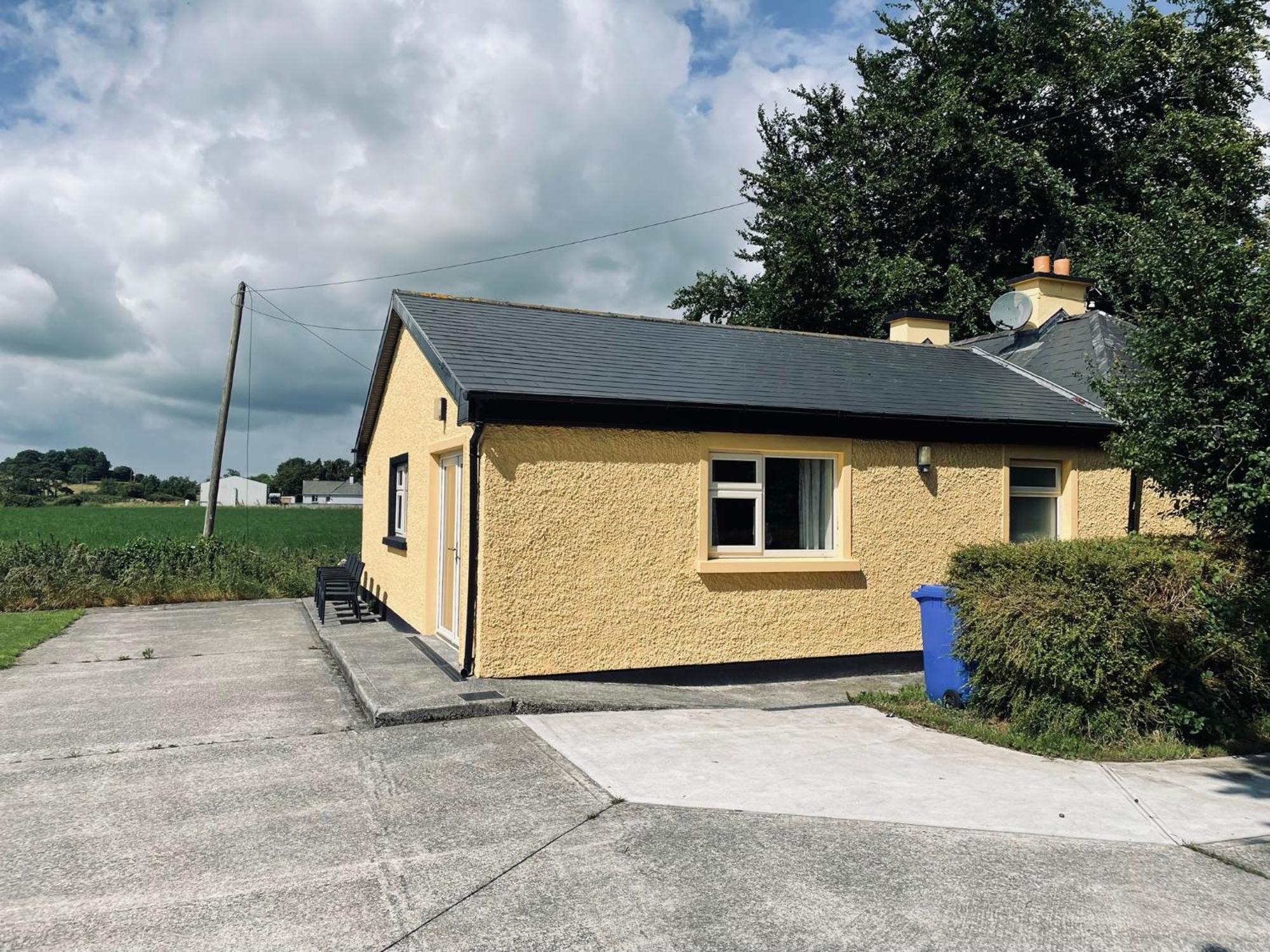Cutteen Cottage Tulla Bagian luar foto