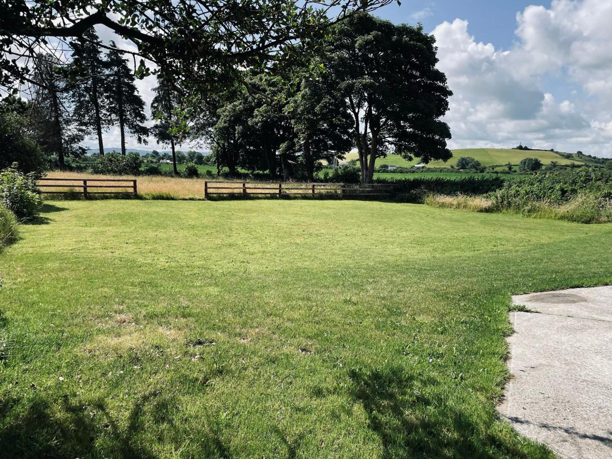 Cutteen Cottage Tulla Bagian luar foto